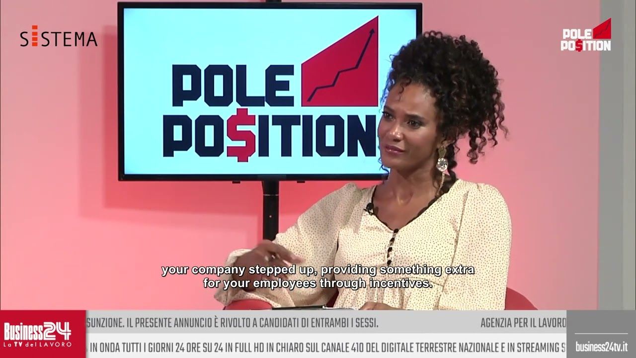 Fotogramma della trasmissione Pole Position su Business24, con la conduttrice in studio e il logo Sistema sullo schermo